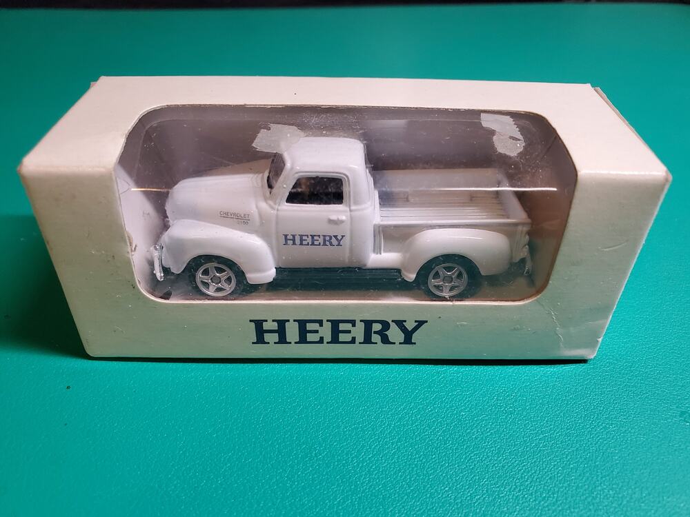 Heery - Chevrolet 3100 Truck - 1:64 Die Cast Car
